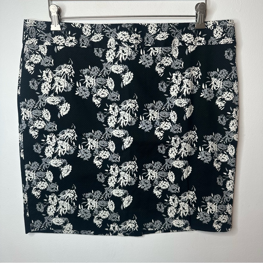 Ann Taylor LOFT Black & White Floral Pencil Skirt Plus Size 14